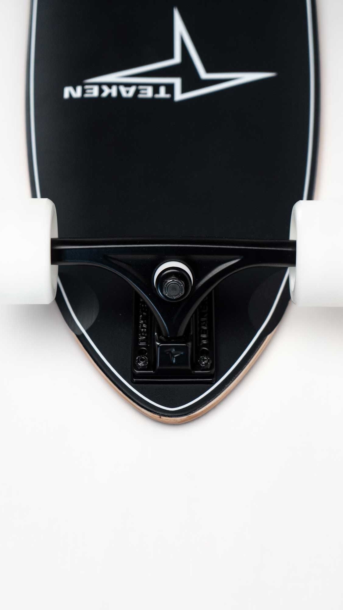 Gunner Skateboard - white wheels
