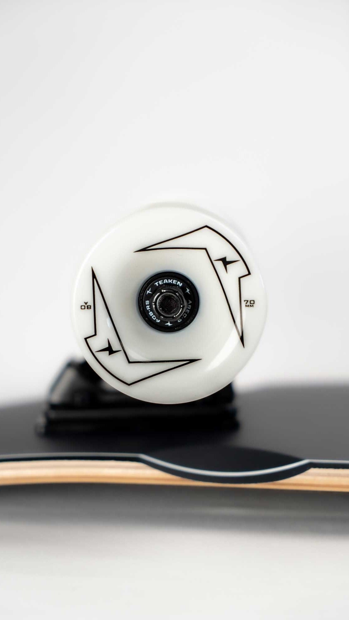 Gunner Skateboard - white wheels