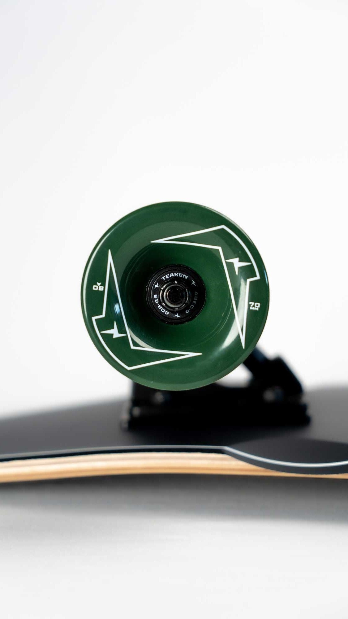 Gunner Skateboard - green wheels